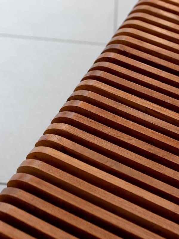 Tablillas de madera de un banco, vistas de cerca