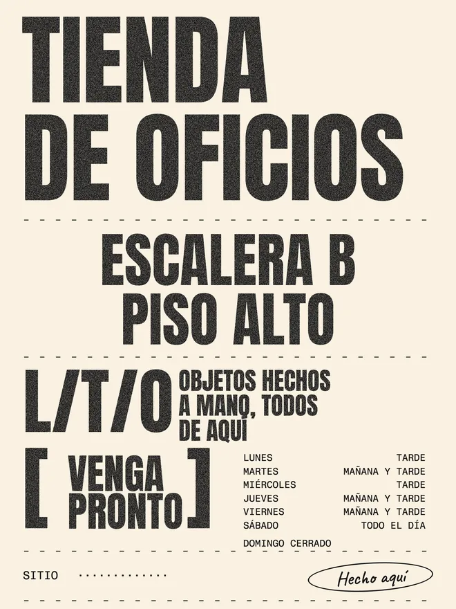Cartel de la tienda con letras condensadas negras sobre papel crema, a modo de recibo