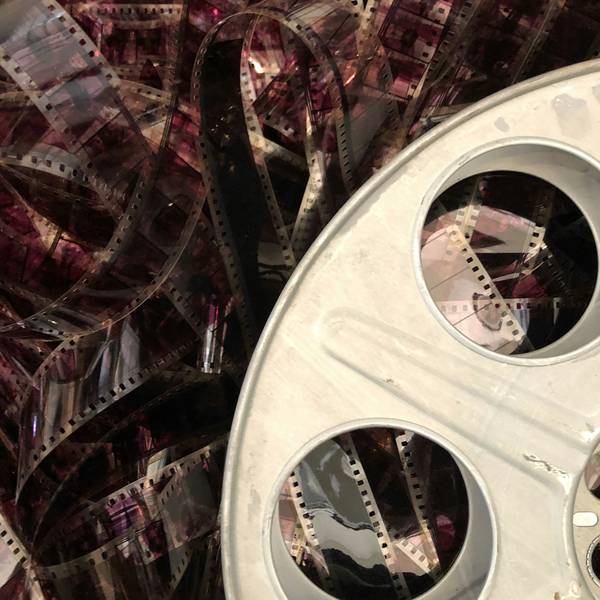 Cinta de película enrollada en su carrete