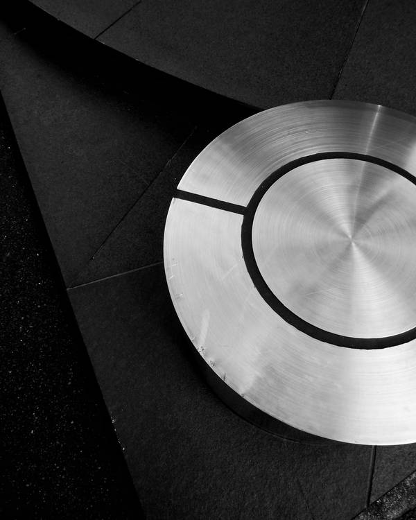 Disco de acero con una línea circular