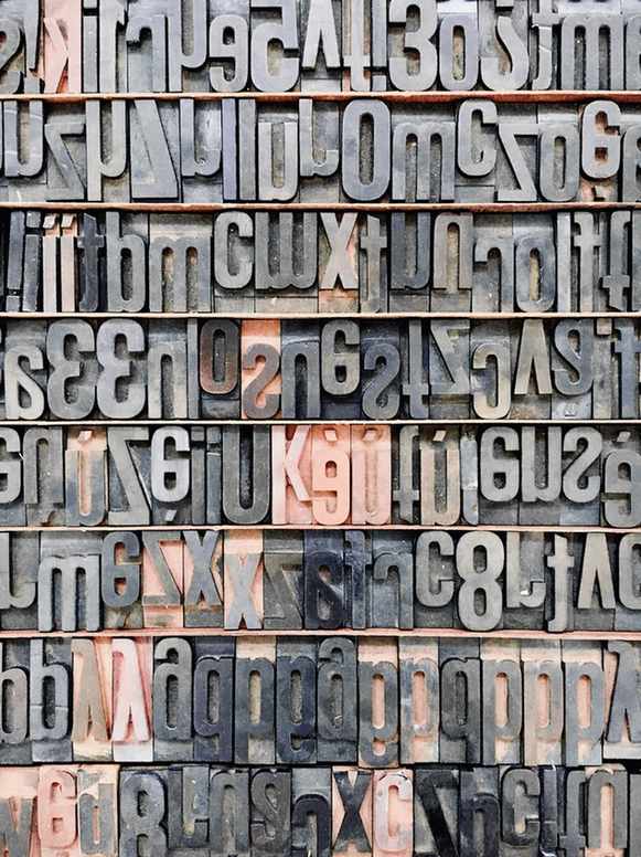 Muro de tipos de madera con letras de todos los tamaños