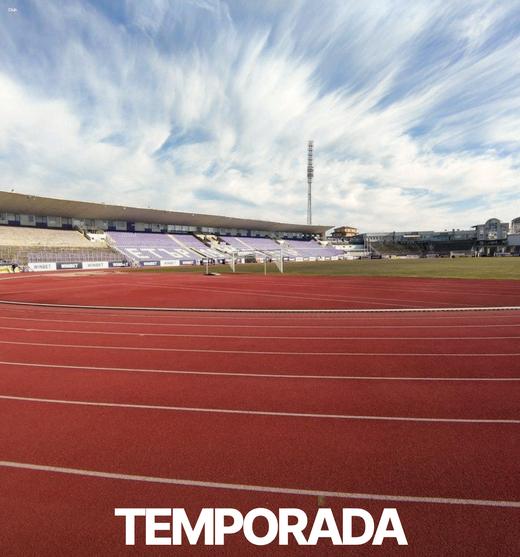 Fotografía de una pista de atletismo con cielo y el título «Temporada»