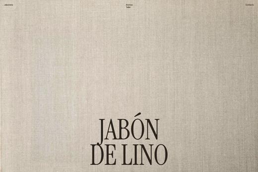 Fotografía de un lienzo de lino claro con el nombre de la jabonería