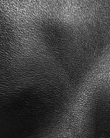 Cuero negro con pliegues suaves