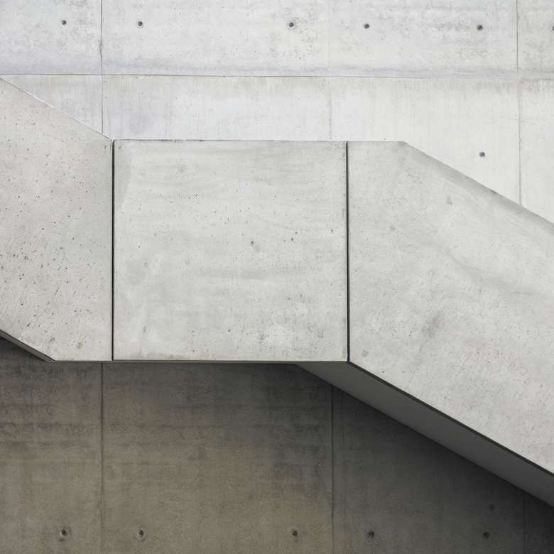 Escalera de hormigón de líneas rectas