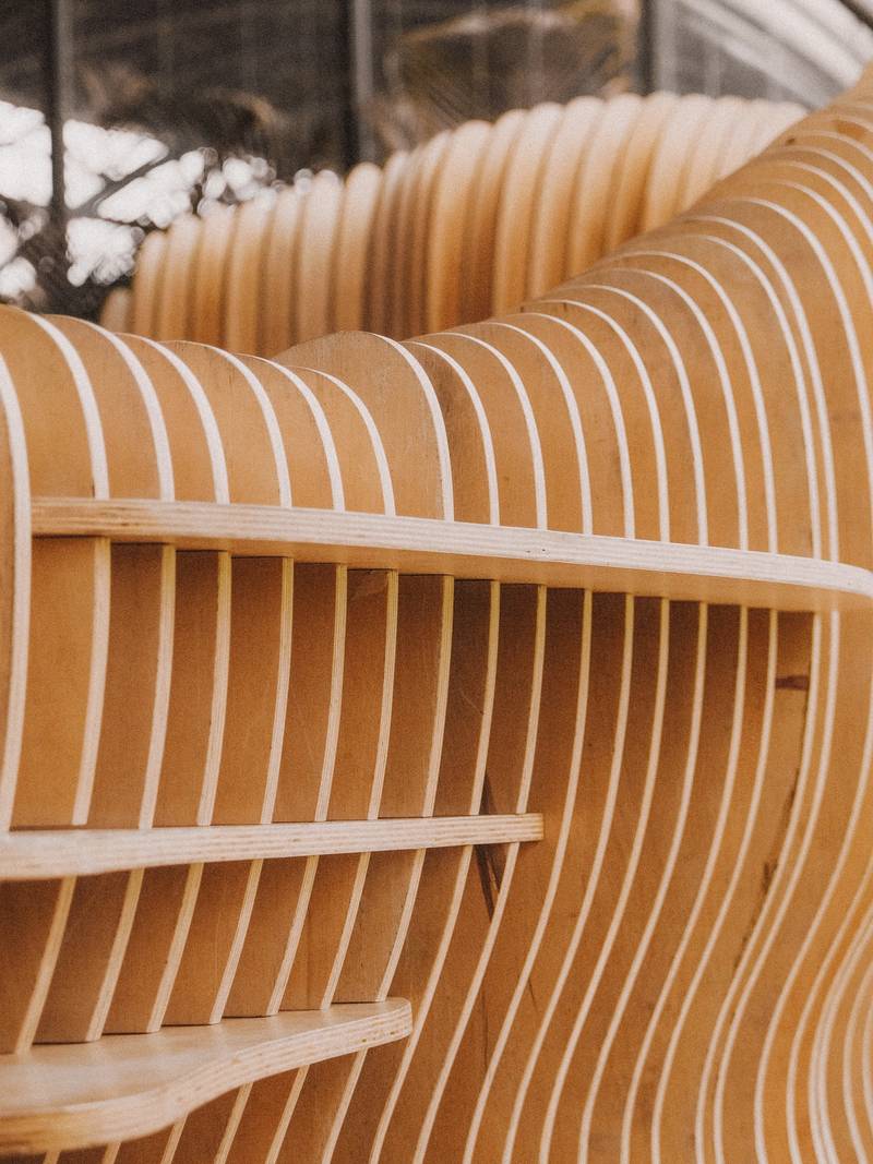 Estante de costillas de madera contrachapada