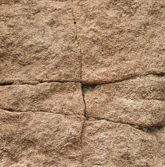 Muro de bloques de piedra arenisca