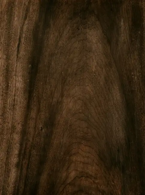 Madera oscura de vetas largas